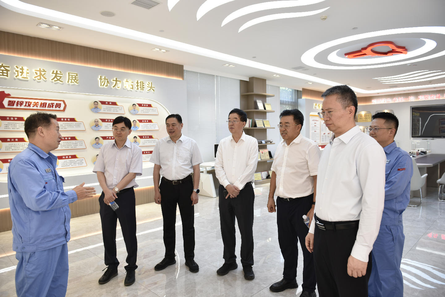 集团公司外部董事调研湖南有色