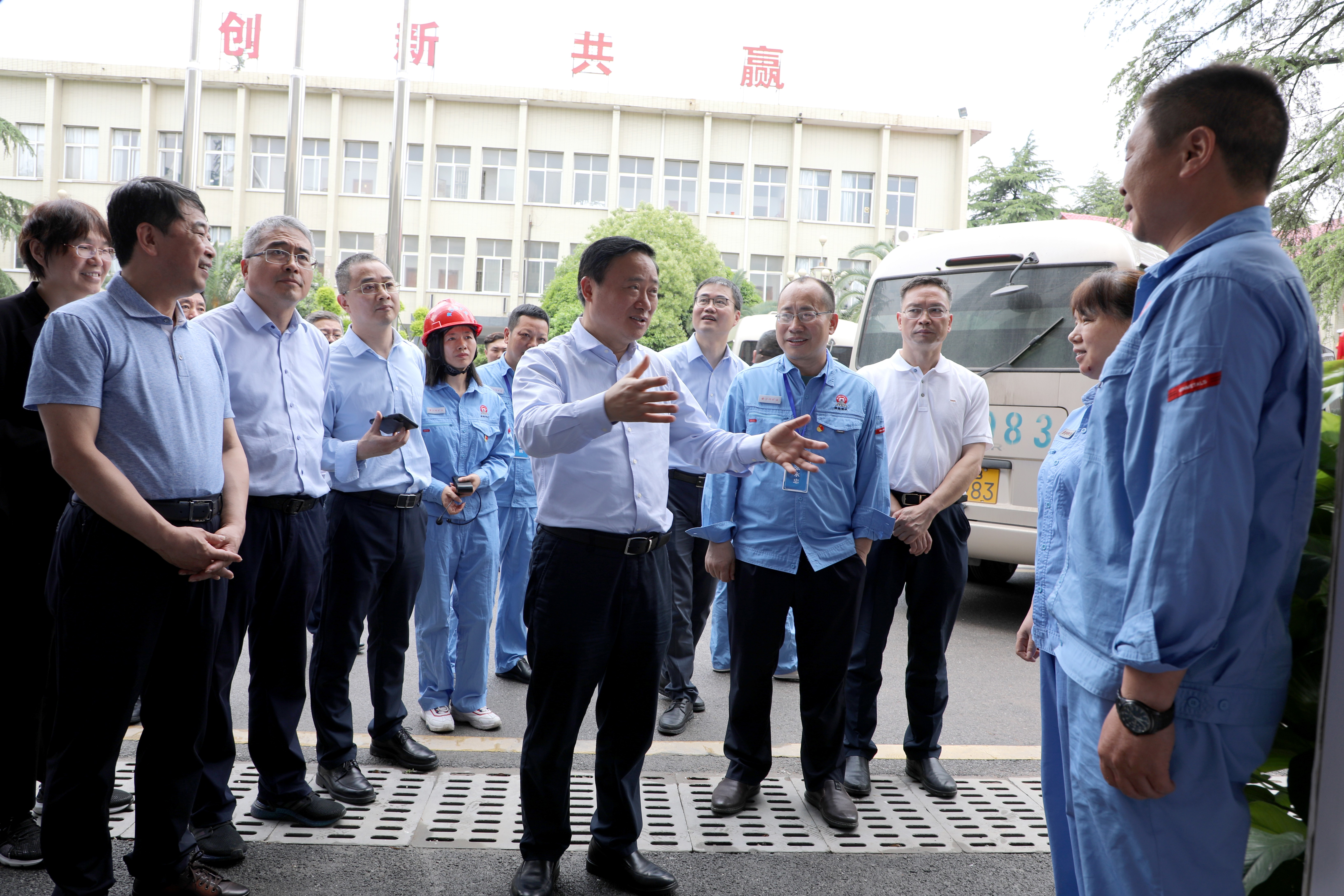 翁祖亮到黄沙坪矿业开展调查研究